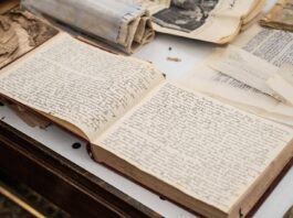 Niezwykłe znalezisko podczas remontu warszawskiej kamienicy (GALERIA) dziennik napisany przez młodą kobietę