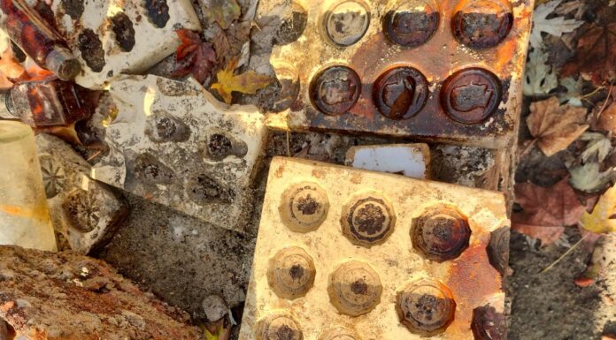 Niezwykłe artefakty po przedwojennej fabryce czekolady odkryte w Warszawie (GALERIA) foremki do czekoladek