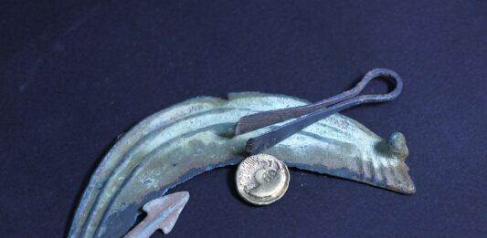 Skarb, złote monety i artefakty z brązu – znaleziska poszukiwaczy trafiły do muzeum Stater celtycki typu Krakowskiego i sierp z brązu