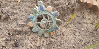 Unikatowa na skale kraju, emaliowana fibula kultury wielbarskiej (GALERIA) Emaliowana zapinka