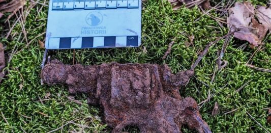 Destrukt kieszonkowej broni palnej- Rewolwer British Bull Dog odnaleziony w lesie (GALERIA) bron odnaleziona podczas poszukiwań1