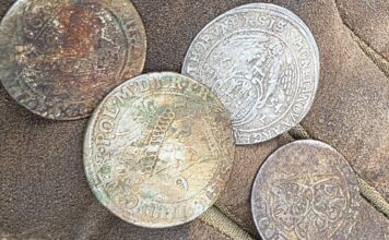 Kolejny depozyt srebrnych monet w Puszczy Bydgoskiej! (GALERIA) depozyt monet Grupa Weles