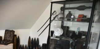 Kolekcja militariów zarekwirowana przez policję (GALERIA) Kolekcja militariów zarekwirowana przez policję fot. policja.gov.pl