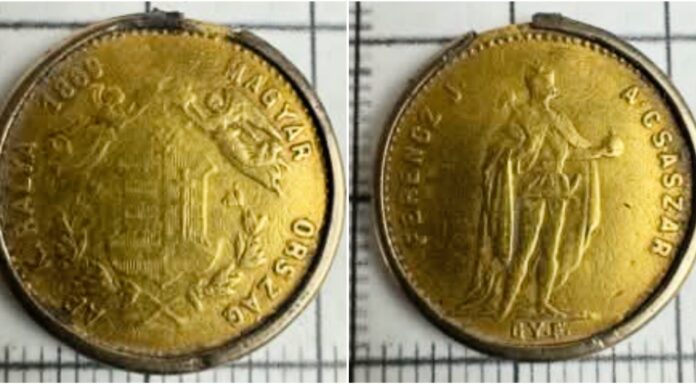 Złoty dukat z czasów Austro-Węgier odkryty pod Bochnią (GALERIA) Złoty dukat Franciszka Fózefa I