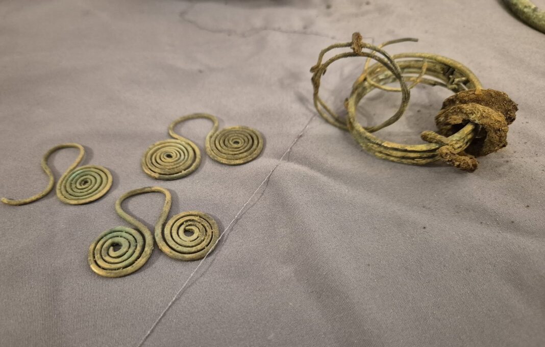 elementy znalezionego skarbu