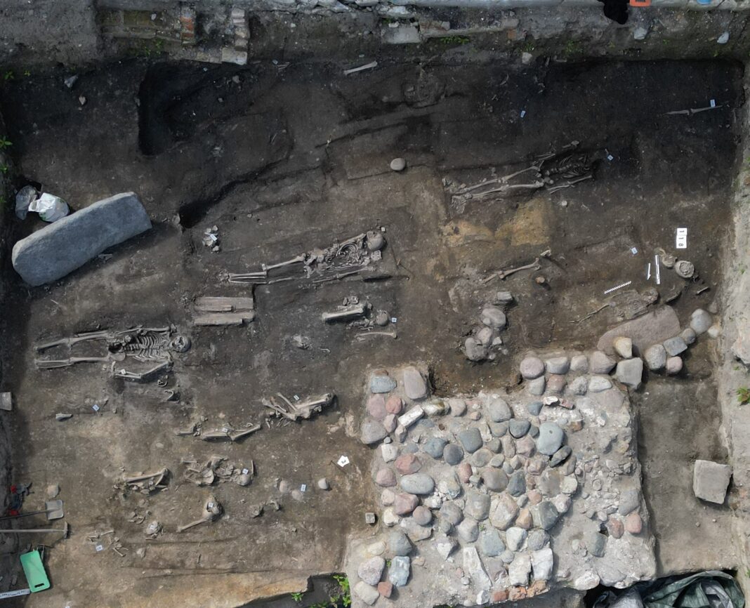 Wykop w Gdańsku przy ul. Grodzkiej/Sukienniczej fot. ArcheoScan Pracownia Archeologiczno-Konserwatorska Wykop w Gdańsku przy ul. Grodzkiej/Sukienniczej fot. ArcheoScan Pracownia Archeologiczno-Konserwatorska