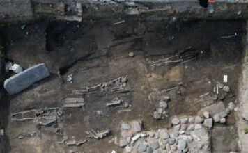 Najstarszy kościół w Gdańsku z 1140 r. i płyta nagrobna z krzyżem łacińskim Wykop w Gdańsku przy ul. Grodzkiej/Sukienniczej fot. ArcheoScan Pracownia Archeologiczno-Konserwatorska