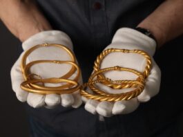 Przypadkowo odkryto jeden z największych skarbów wikingów w Danii (GALERIA) Bransolety wikingów odkryte przypadkowo w Danii fot. Arkæologi Nordjyske Museer