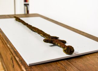 Miecz z XI wieku odkryty przypadkiem w rzece Warcie! (GALERIA) Średniowieczny miecz odkryty w rzece Warta fot. Muzeum Ziemi Wronieckiej
