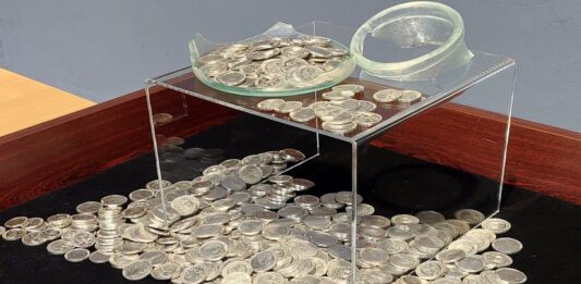 Ponad 500 srebrnych monet odkrytych podczas badań archeologicznych Skarb srebrnych marek odkryty we Włocławku fot. Muzeum Ziemi Kujawskiej i Dobrzyńskiej